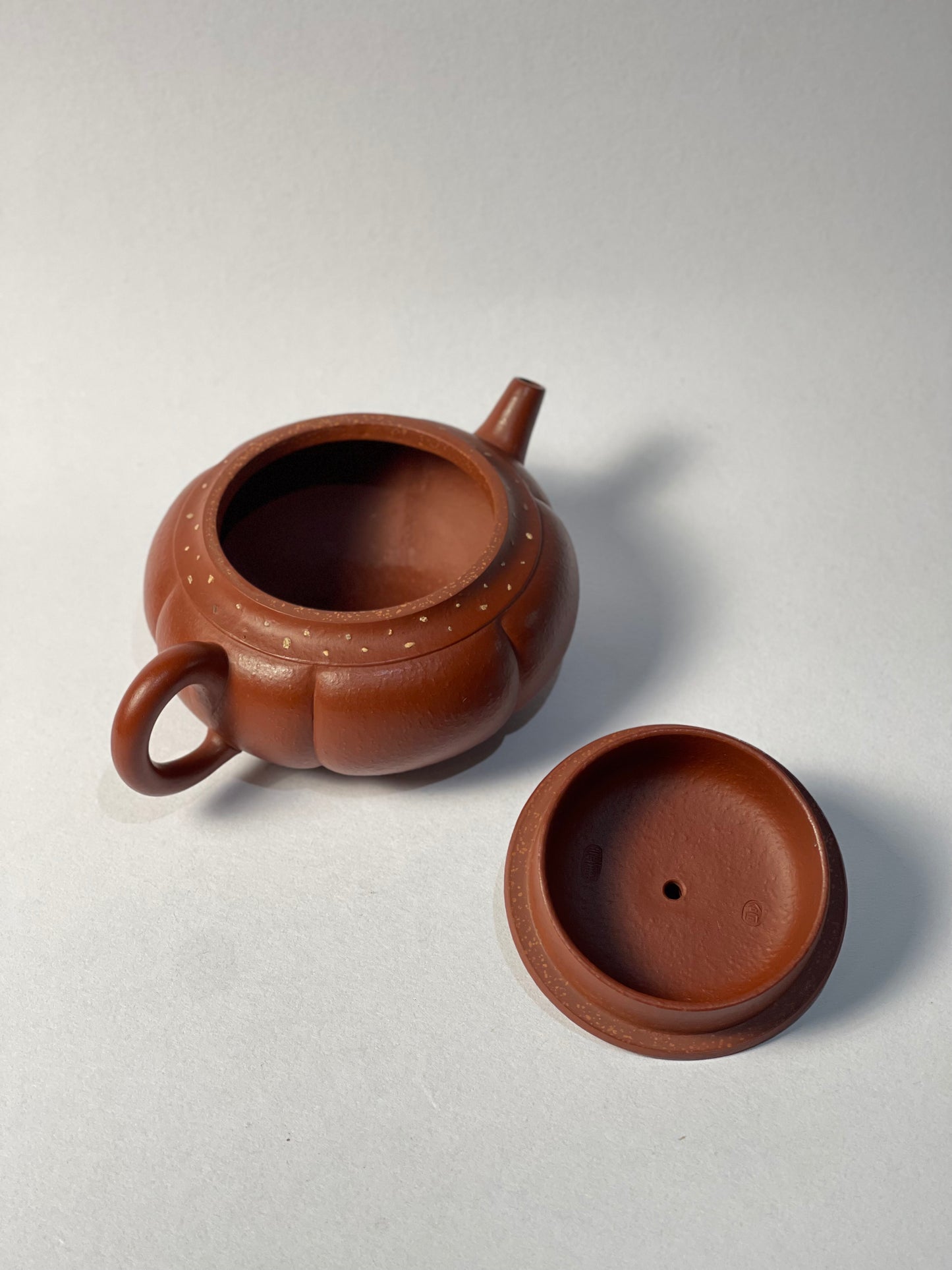 [雅器] 70年代製壺師紫泥菊花型壺